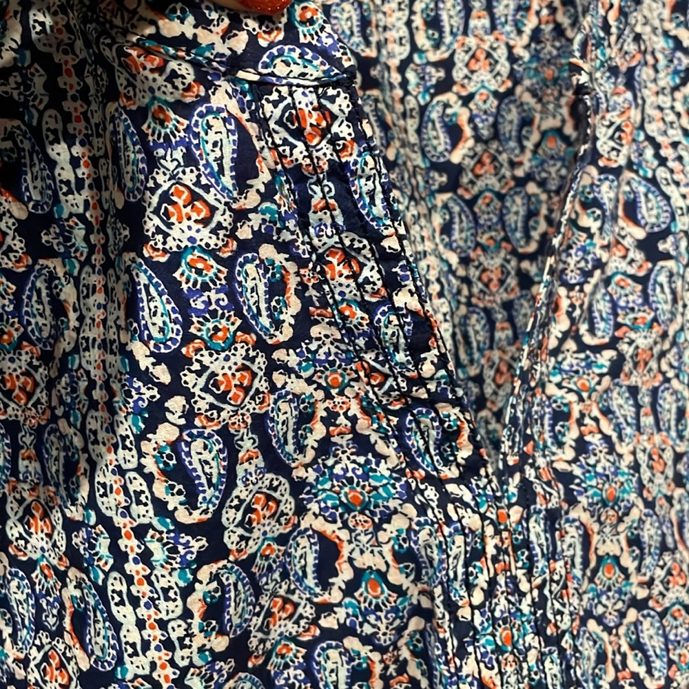 Adorable blouse - Picture 2 of 10